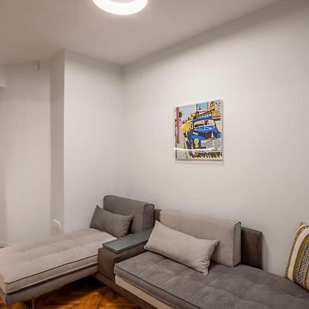 Karolou Ntil- Ground Floor Suite Tesalonika Bagian luar foto