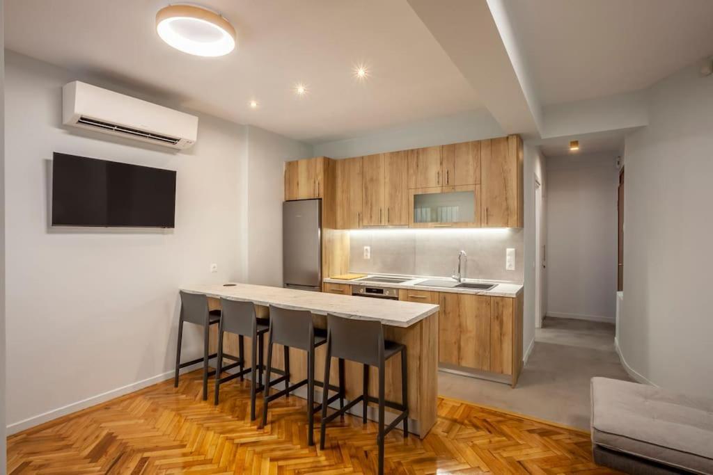 Karolou Ntil- Ground Floor Suite Tesalonika Bagian luar foto
