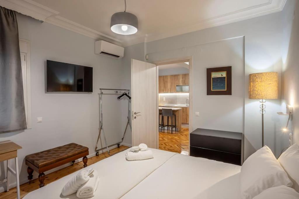 Karolou Ntil- Ground Floor Suite Tesalonika Bagian luar foto